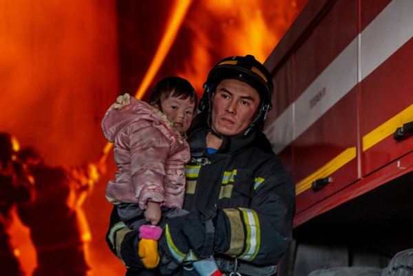Пожарные МЧС России спасают детей