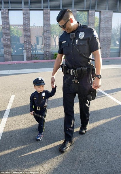 Маленький американский полицейский