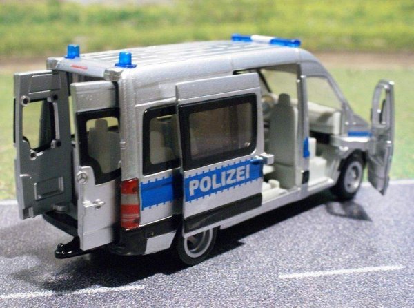 Модельки микроавтобусы полиция