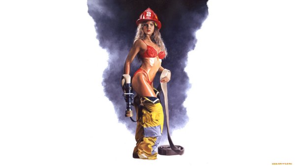 Девушка в пожарной каске