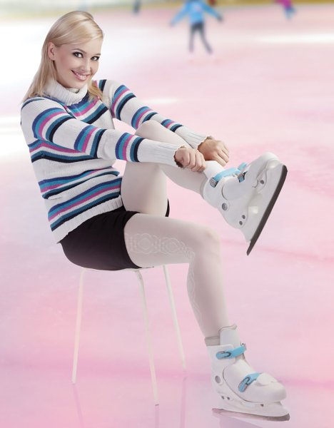 Девушка на коньках