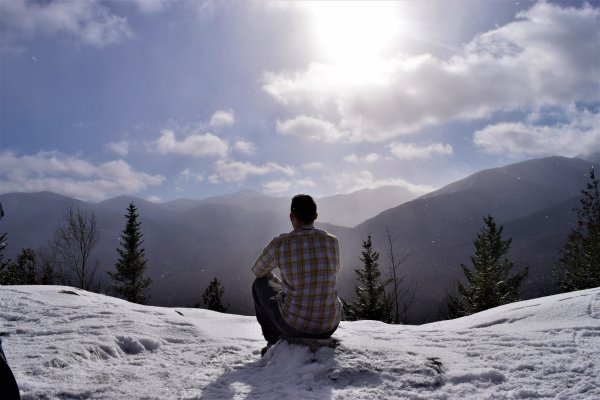 Одинокий человек в горах