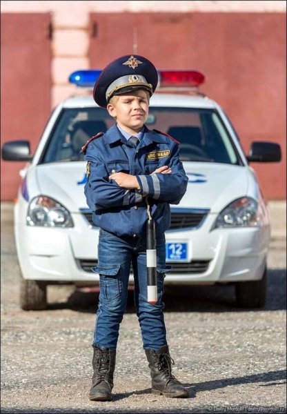 Мальчик полицейский