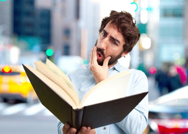 Чел с книжкой