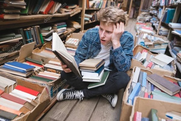 Человек над книжками