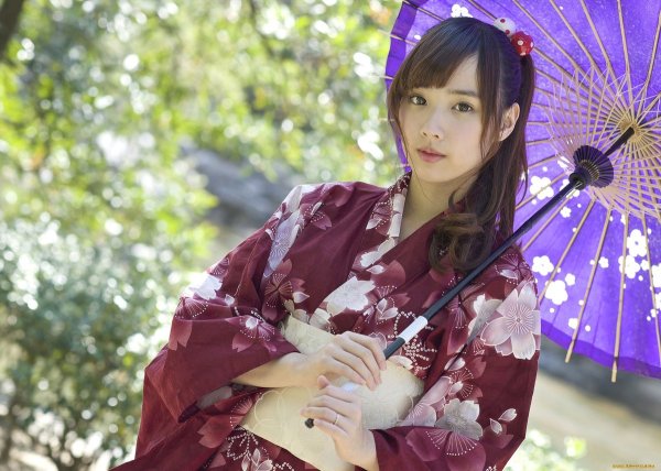 Саори Хара в кимоно
