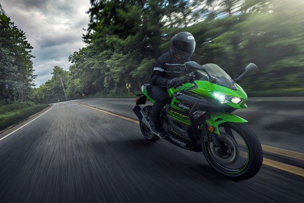 Kawasaki Ninja (400) h2
