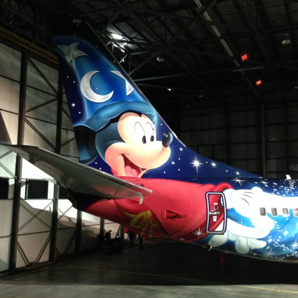 Самолет Walt Disney