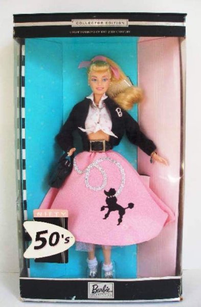 Barbie в платье с пуделем