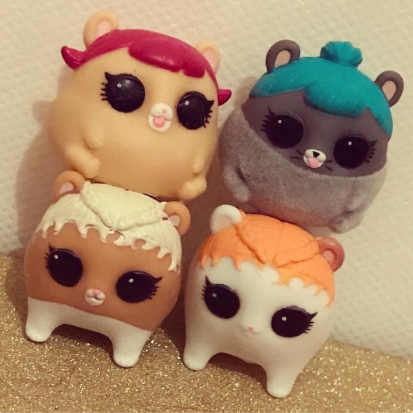 Игрушку Хамстер ЛОЛ