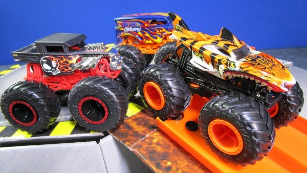 Hot Wheels Монстер трак