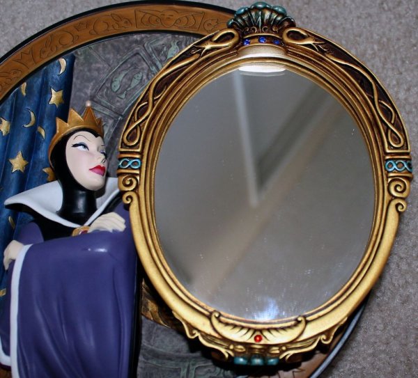 Snow White зеркало