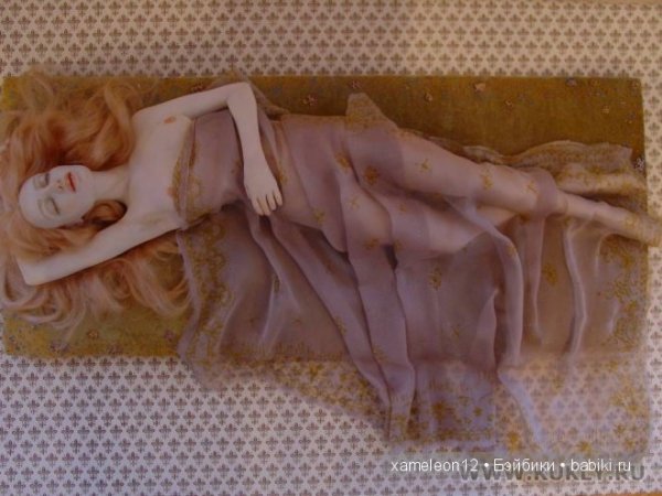 Голая кукла из кальмара