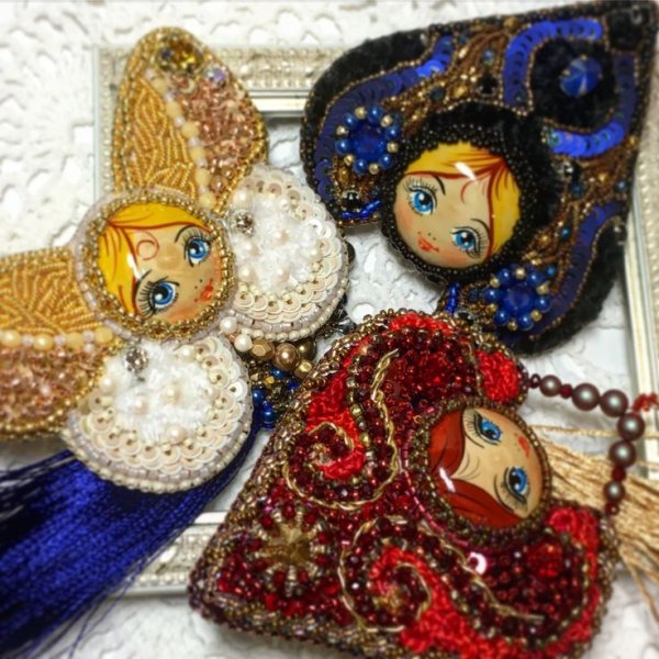 Брошь кокошник из бисера