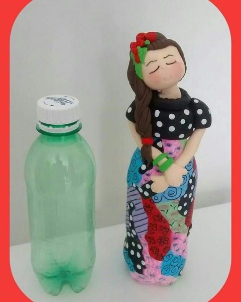 Кукла на стеклянной бутылке