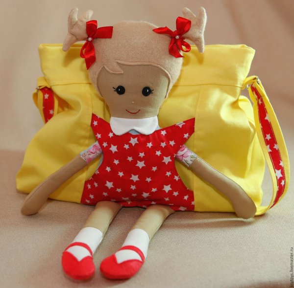 Кукла в сумке