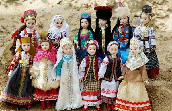 Коллекция кукол в национальных костюмах народов России