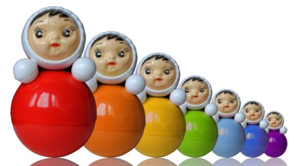 Много неваляшек