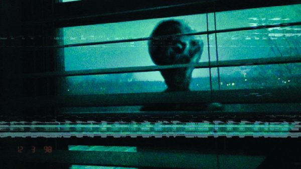 Peeping Tom Тревор Хендерсон