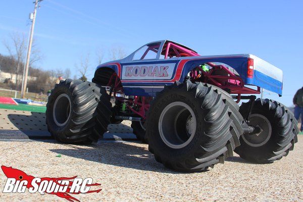 Grave Digger монстр трак