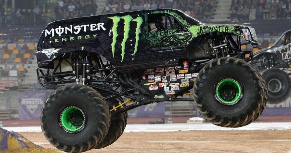 Монстер трак Monster Energy