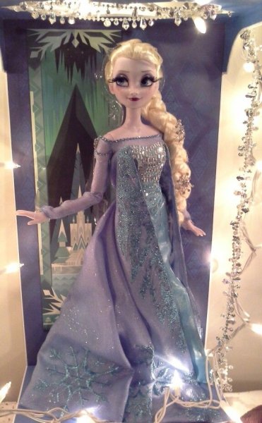 Кукла Disney Elsa Limited Edition Doll