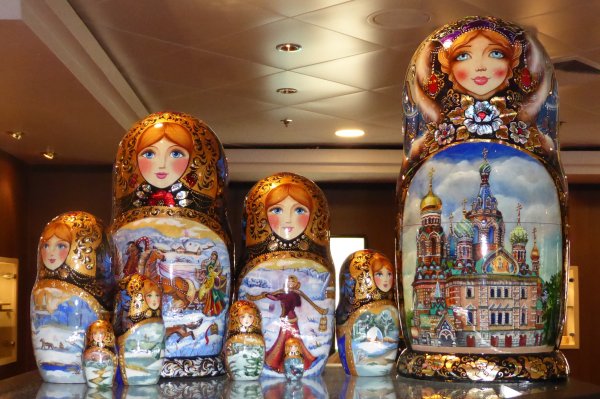 Toy Doll in Russian