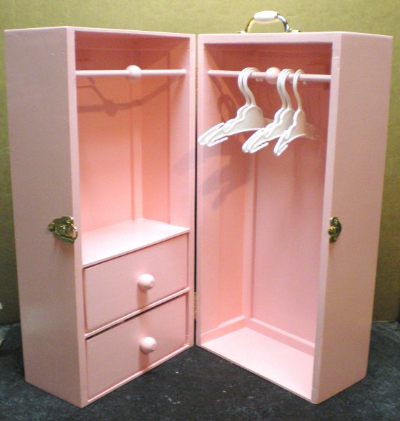 Шкафчик для кукольной одежды