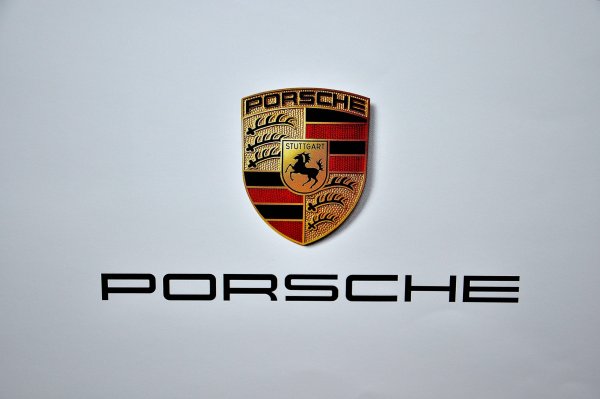 Porsche 911 logo