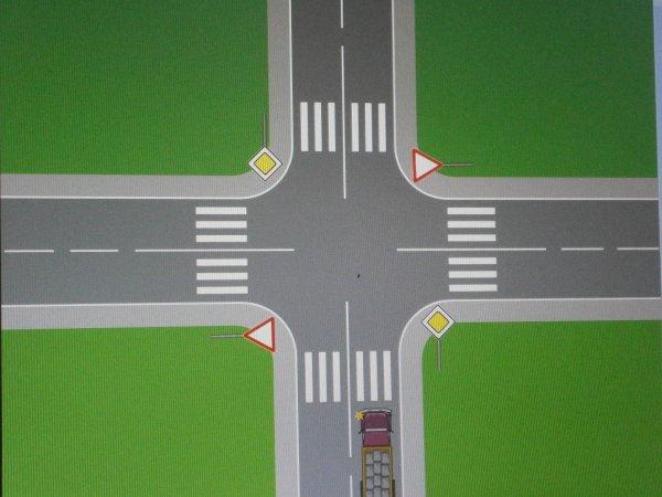Перекресток дорог вид спереди