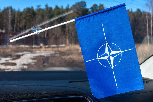 NATO флаг